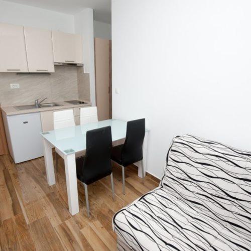 פודסטראנה Apartmani Ivo מראה חיצוני תמונה