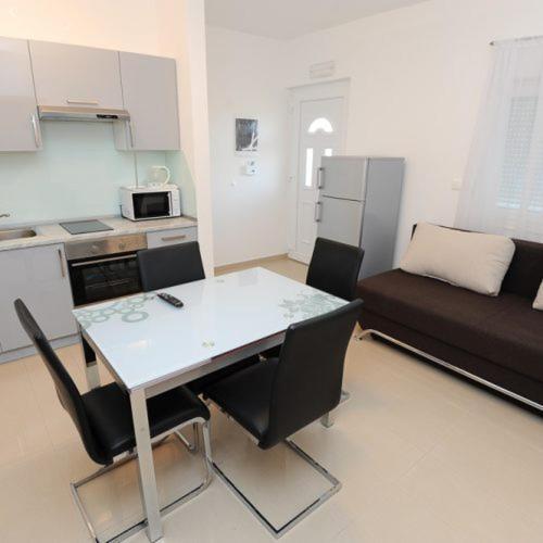 פודסטראנה Apartmani Ivo מראה חיצוני תמונה